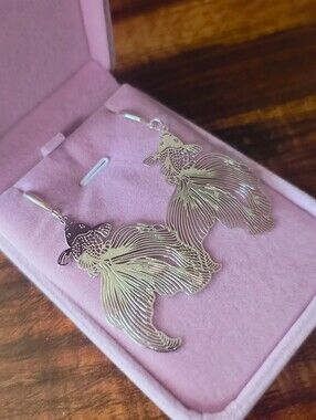 ​NWT White Roses & Sherry 925 Sterling Silver Goldfish Statement Earrings